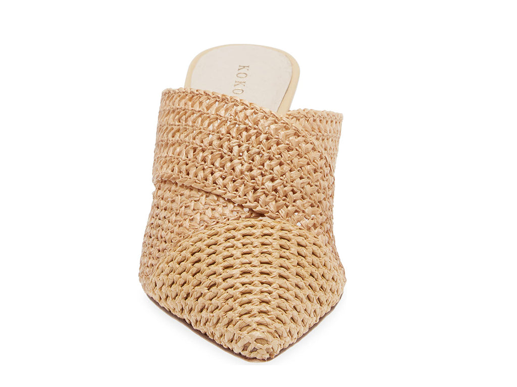 Raffia woven crisscross mule with mid-height stiletto heel and pointy toe - view of the front of the shoe